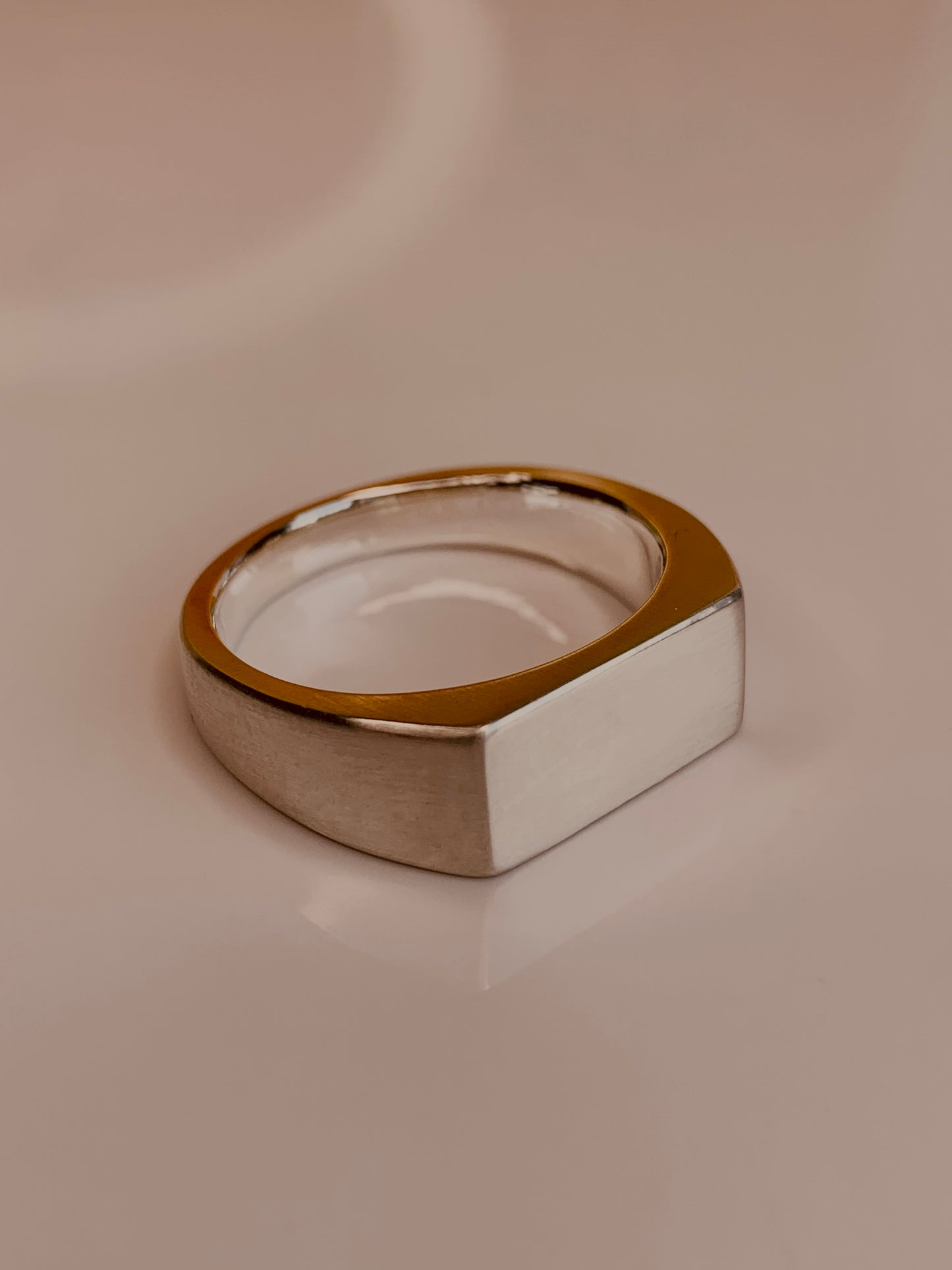 Wide rectangle signet 14k