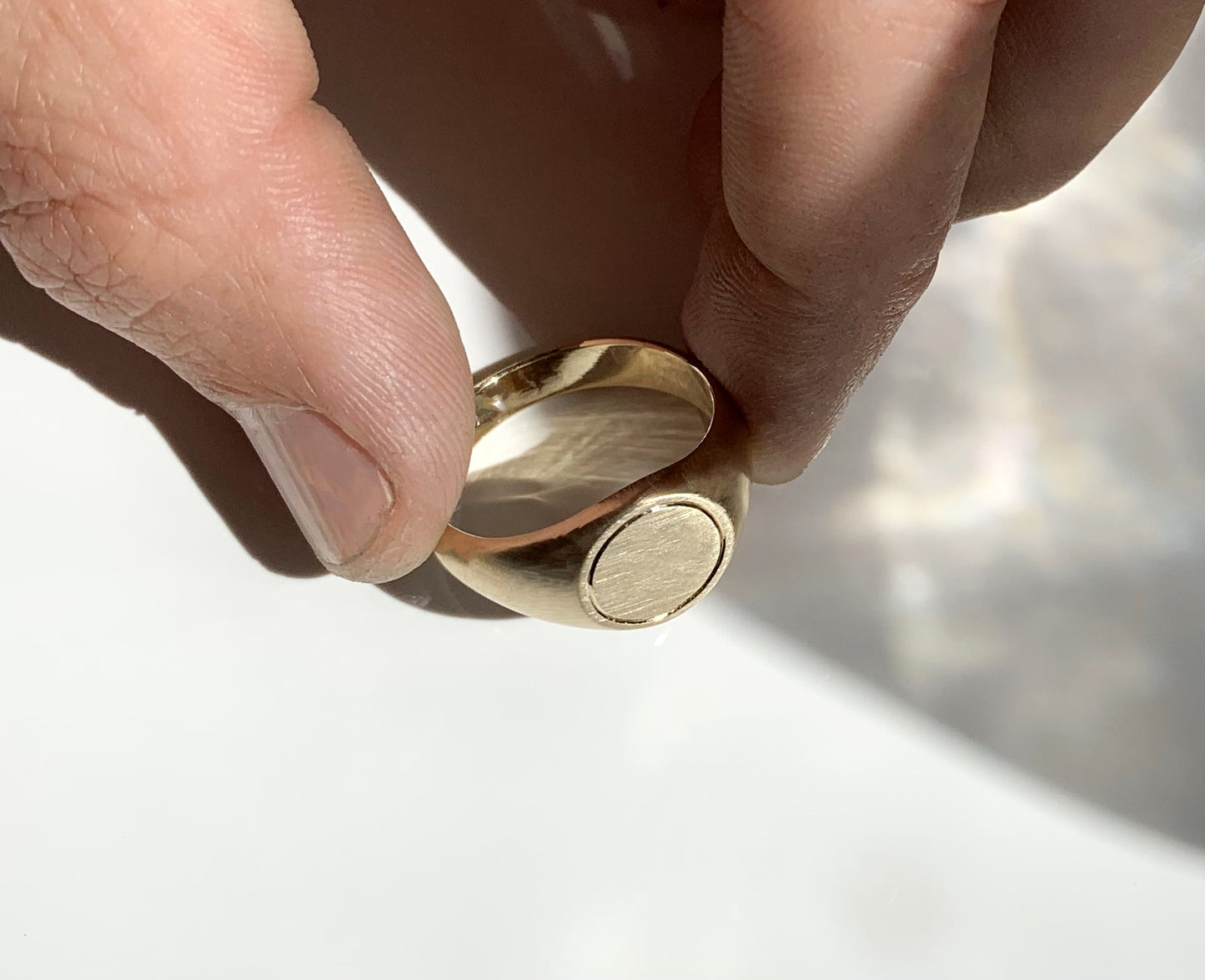 Circle signet 14k