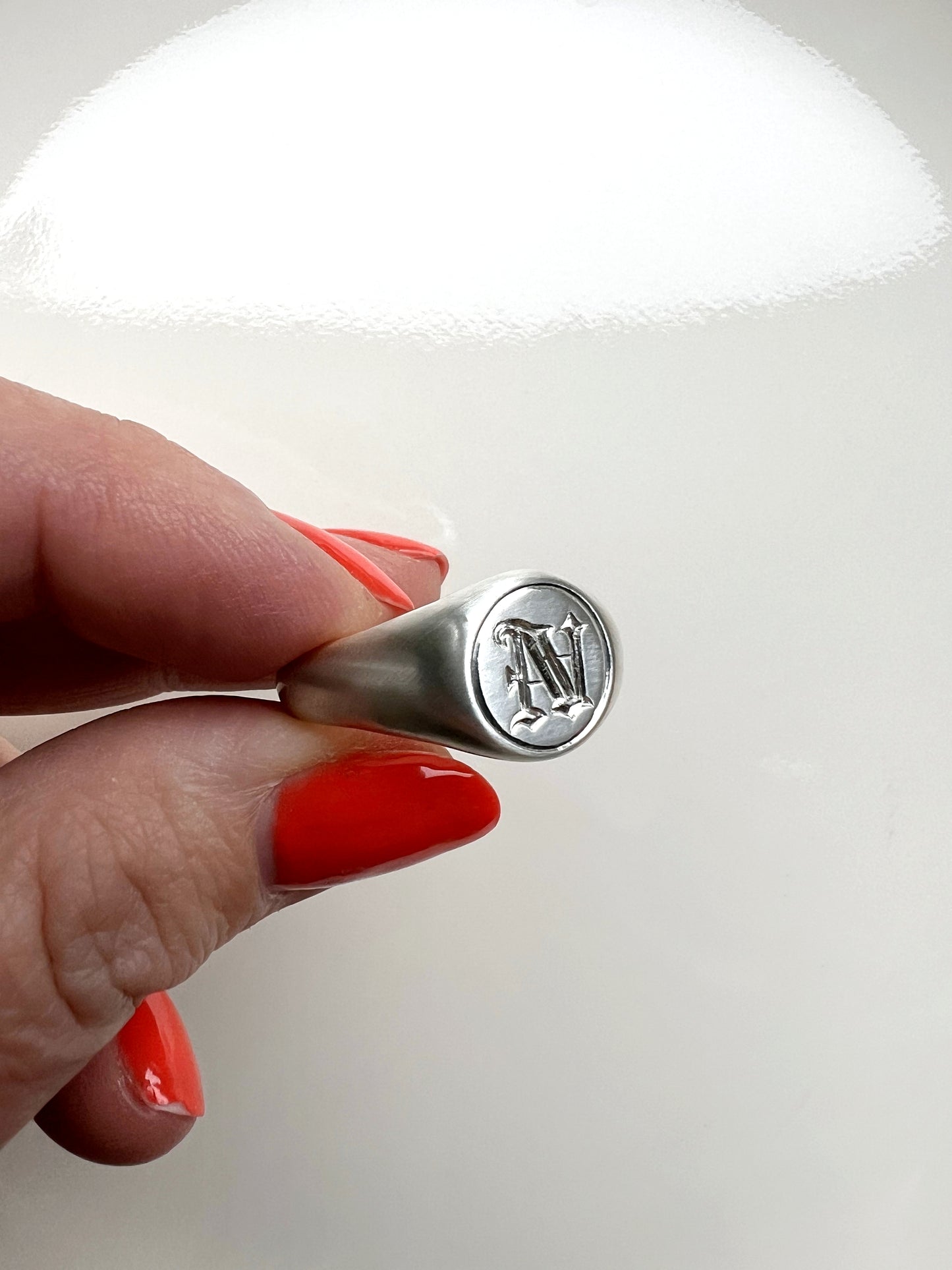 Circle signet 14k