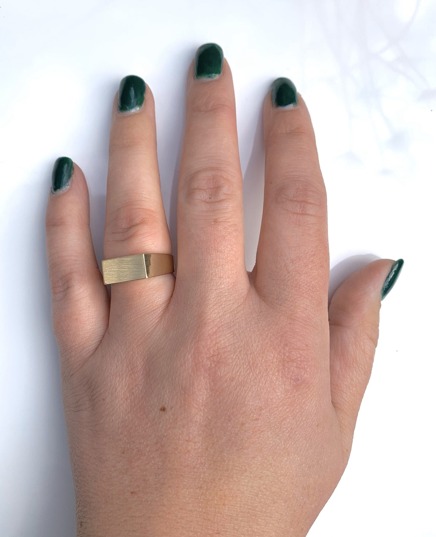 Wide rectangle signet 14k
