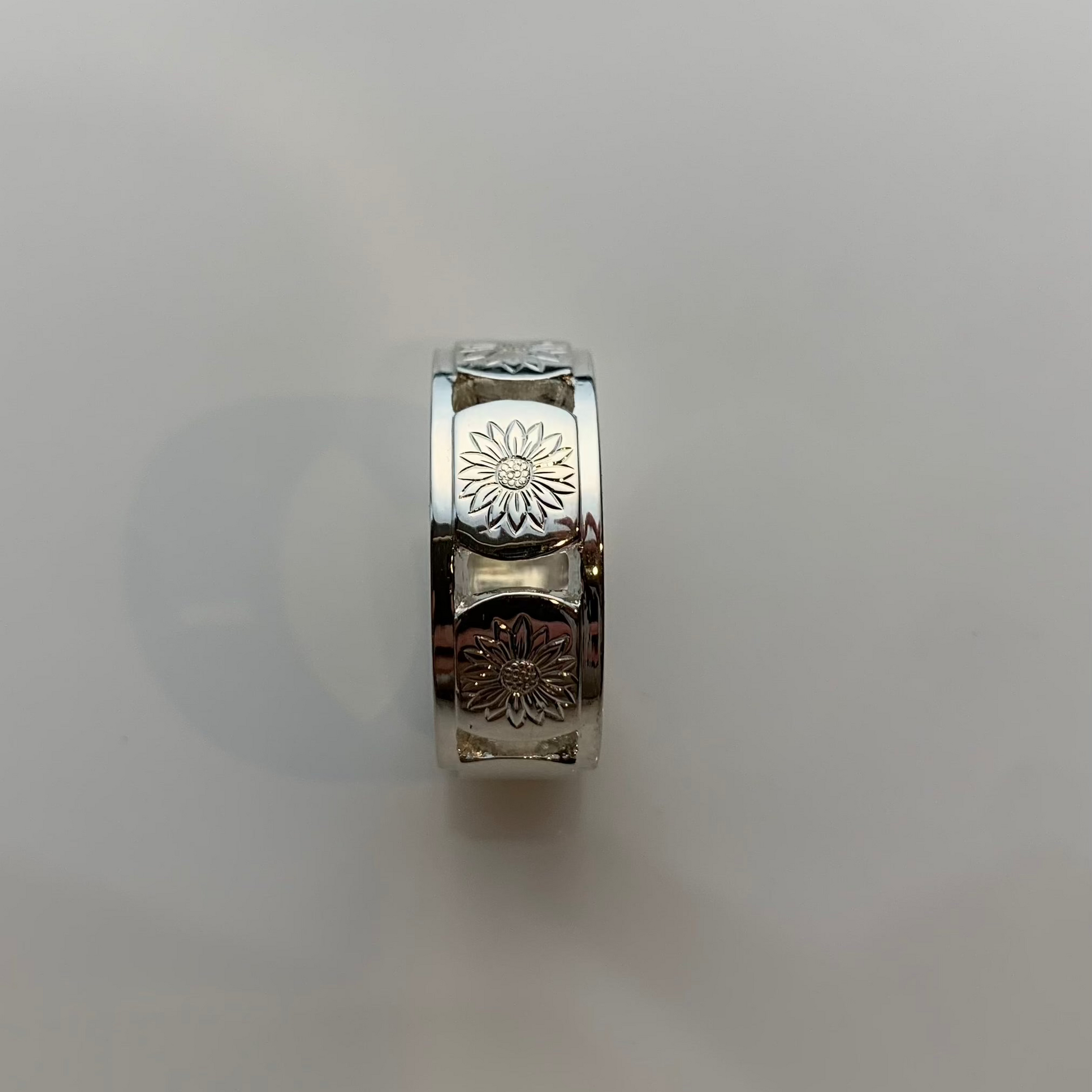 side view of white gold flower band