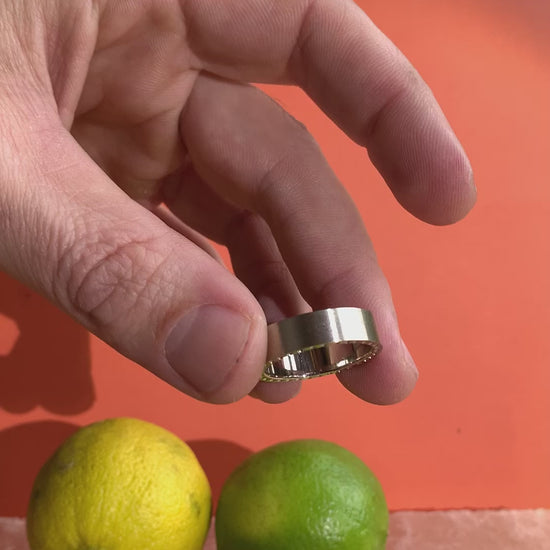 ring video in white gold