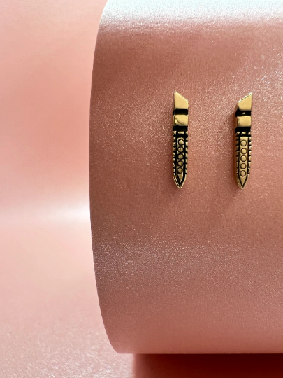 Hand Engraved yellow gold stick earrings