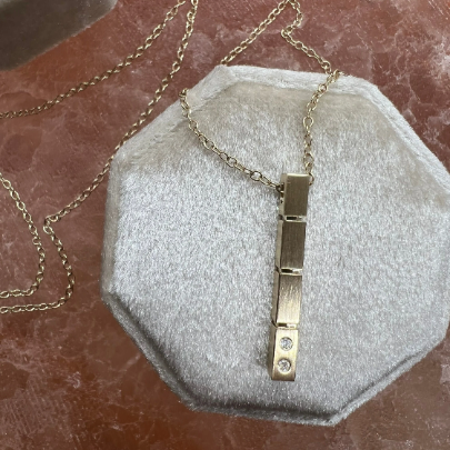 Art Deco gold pendant necklace with chain